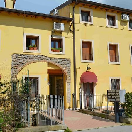 شقة Casa Vacanze Raggio Di Sole فاليجيو سول مينشيو المظهر الخارجي الصورة