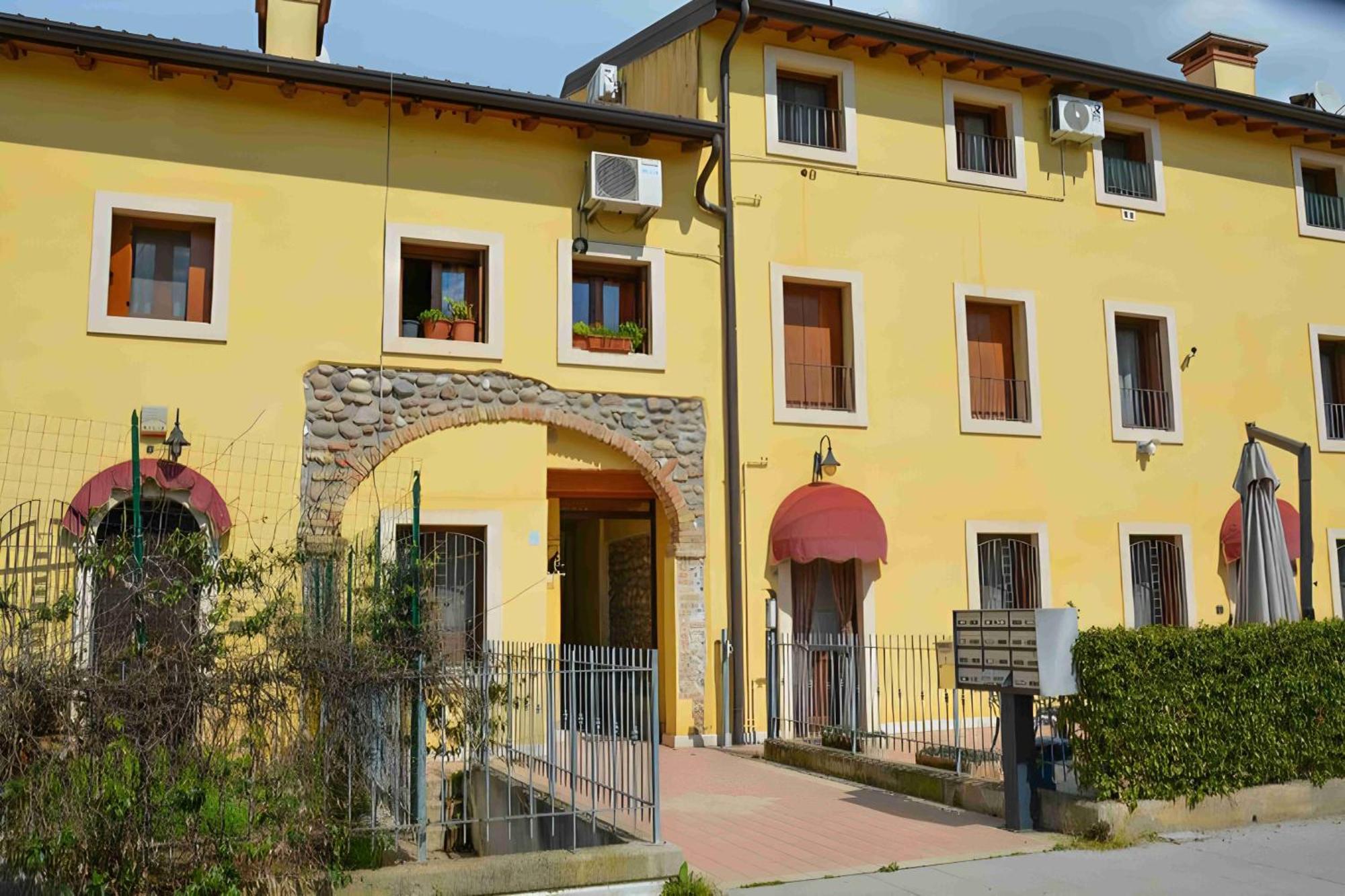 شقة Casa Vacanze Raggio Di Sole فاليجيو سول مينشيو المظهر الخارجي الصورة